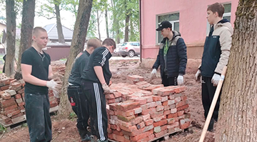 Волонтёры колледжа помогают в подготовке к 900-летию Спасо-Евфросиниевского монастыря