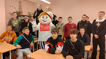 В колледже прошел флешмоб ко Всемирному дню улыбки