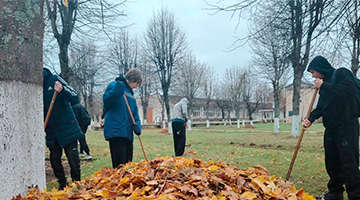 В колледже прошла осенняя акция #ЗаДело по уборке территории