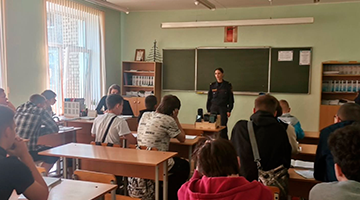 Профилактическая беседа с участием инспекторов ИДН