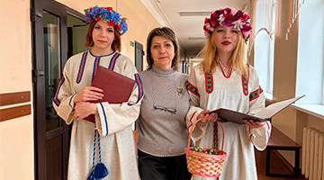 В колледже прошёл челлендж «Перакладзі словы — атрымай цукерку»